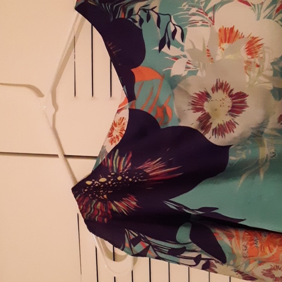 Dress. - Picture 2 of 4